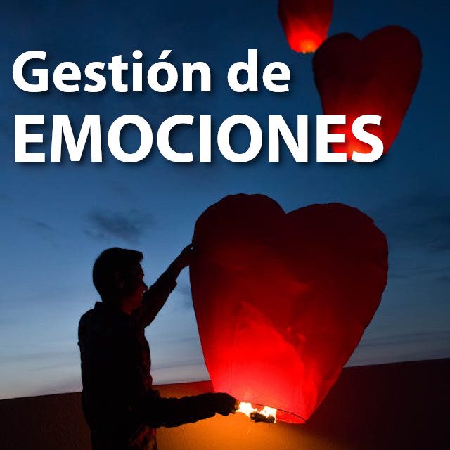 Hombre liberando globos de papel bajo el texto "gestión de emociones".